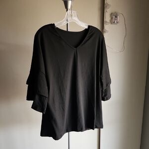 NWOT! Ruffle Sleeve Top 🖤